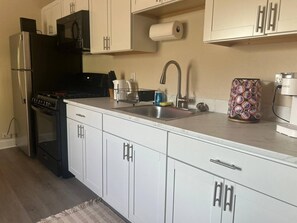 Coffee/tea maker, fridge, microwave, oven - Comfortable Amarillo Home (Amarillo)