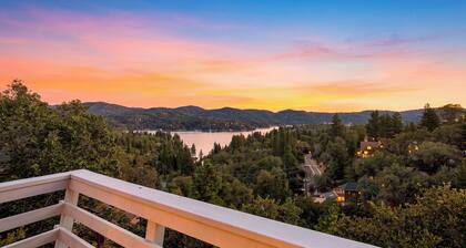 Golden Hour Lodge by Avantstay BBQ + Great Room + Multiple Decks Lake & Sunset Views