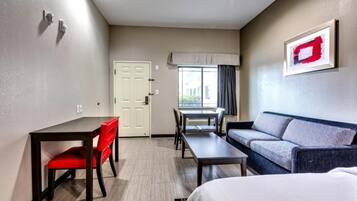 Studio Eksekutif, 2 Tempat Tidur Queen, dapur kecil | Area keluarga