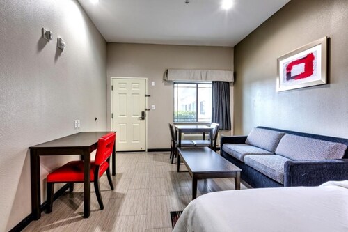 Humble Inn & Suites