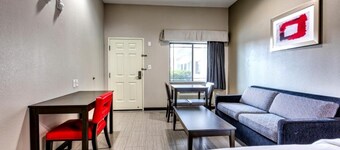 Humble Inn & Suites