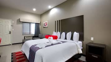 Deluxe Suite, 1 King Bed, Smoking | Desk, laptop workspace, iron/ironing board (on request), WiFi (free)