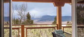 RidgeWalk Lodge and Treehouse - Sleeps 17, Views