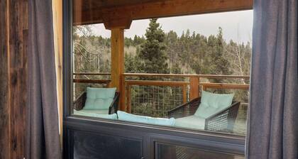 RidgeWalk Lodge and Treehouse - Sleeps 17, Views
