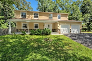 Exterior - Peaceful home •Free Parking •Fast Wi-Fi (Silver Spring)
