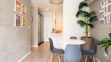 Appartement, balkon, uitzicht op de stad | Dineerruimte