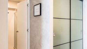 Apartment, Balcony, City View | Laundry