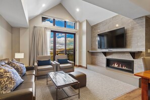 Living room with gas fireplace & deck - Grand Colorado Peak 8 | Spacious 4-Bedroom (Two Full 2-Bedroom Villas) (Breckenridge)