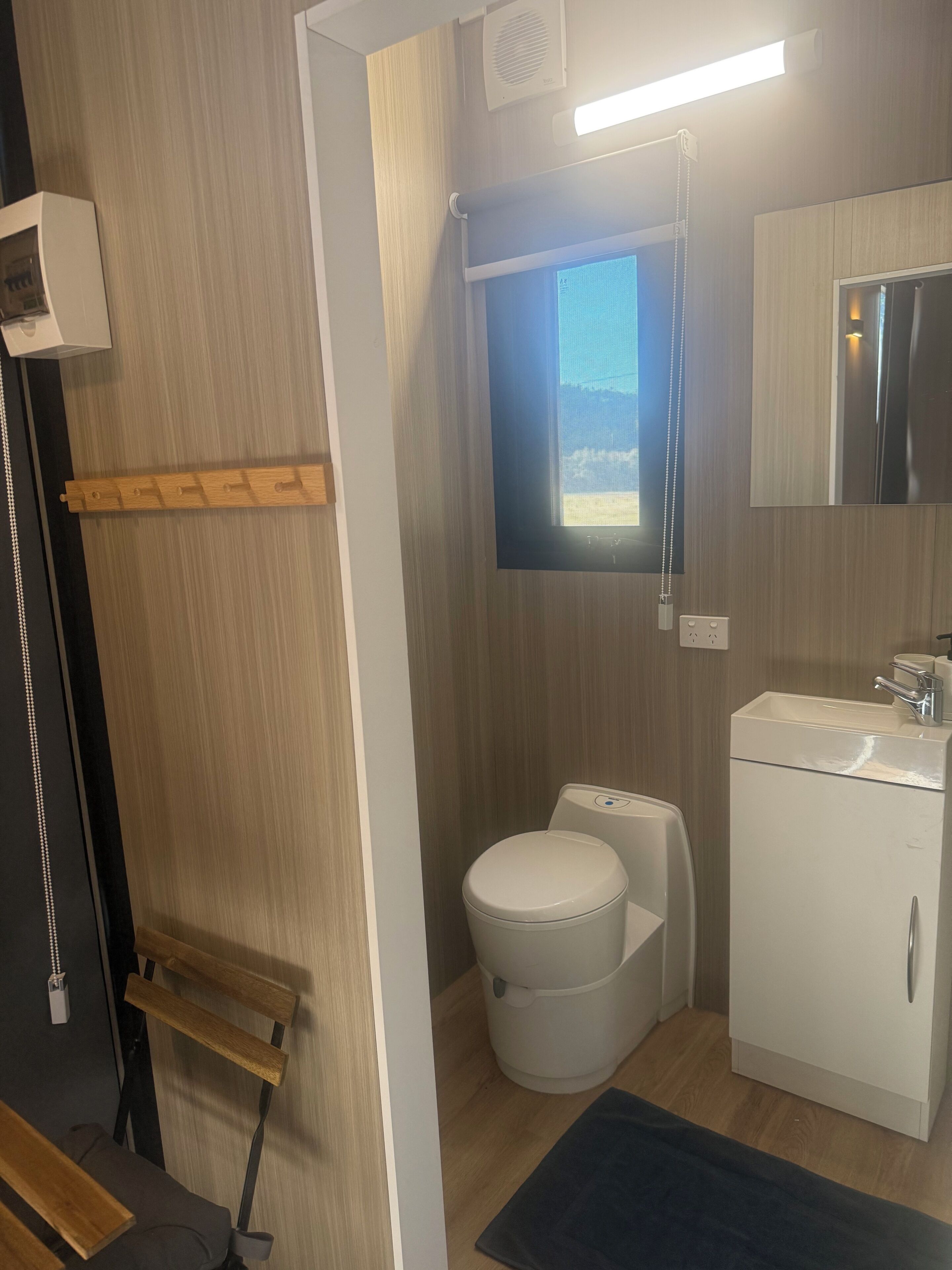 Cabaña, patio, vista a la montaña | Baño