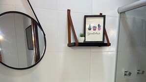 Apartemen, dapur | Kamar mandi