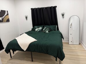 Room - Cozy 2-bedroom house in fabulous Indianapolis with AC near fountain square (Indianapolis)