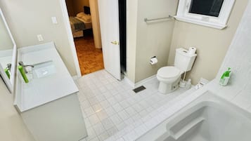 Villa, Multiple Bedrooms, Accessible, Fireplace | Bathroom