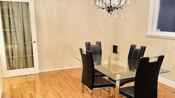 Villa, Multiple Bedrooms, Accessible, Fireplace | Dining