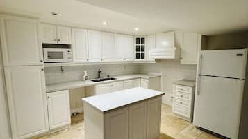 Villa, Multiple Bedrooms, Accessible, Fireplace | Interior