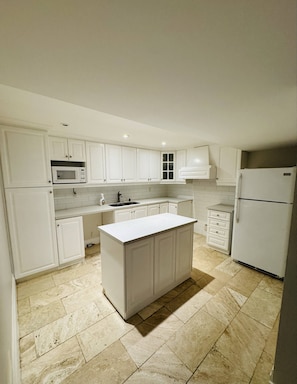 Villa, Multiple Bedrooms, Accessible, Fireplace | Interior - Top Executive 10 Bedroom Home Near Airport (Mississauga)