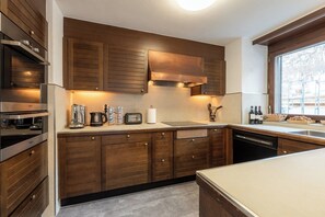 Coffee/tea maker, microwave, oven, dishwasher - Contemporary Alpine Escape with Views 1409 (Valais)