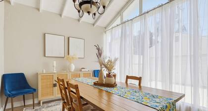 Welcome to Casa Limón, a quiet, spacious home in Lake Balboa.