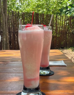 Alimentos y bebidas