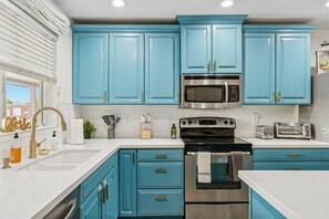 Coffee/tea maker, fridge, microwave, oven