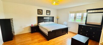 Top Rated 4 Bedrooms, 5 Beds Near Airport