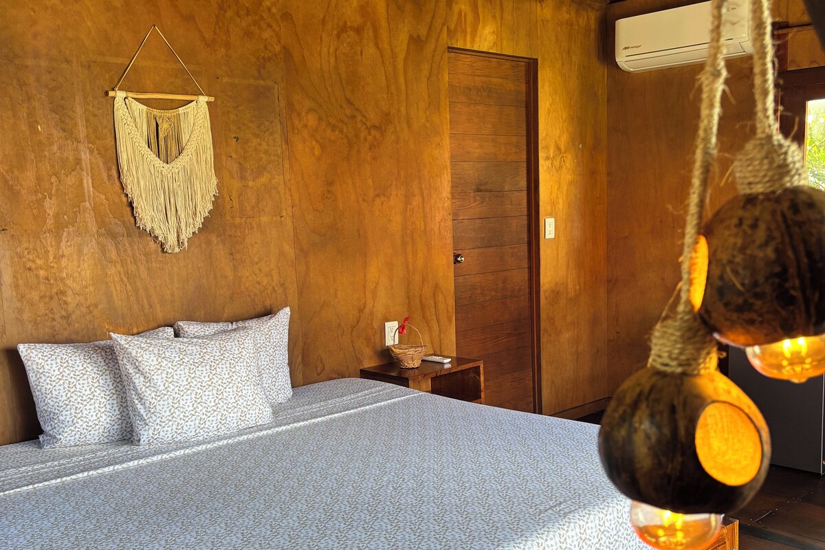Superior Bungalow, 1 King Bed, Partial Lake View | Free minibar, free WiFi, bed sheets