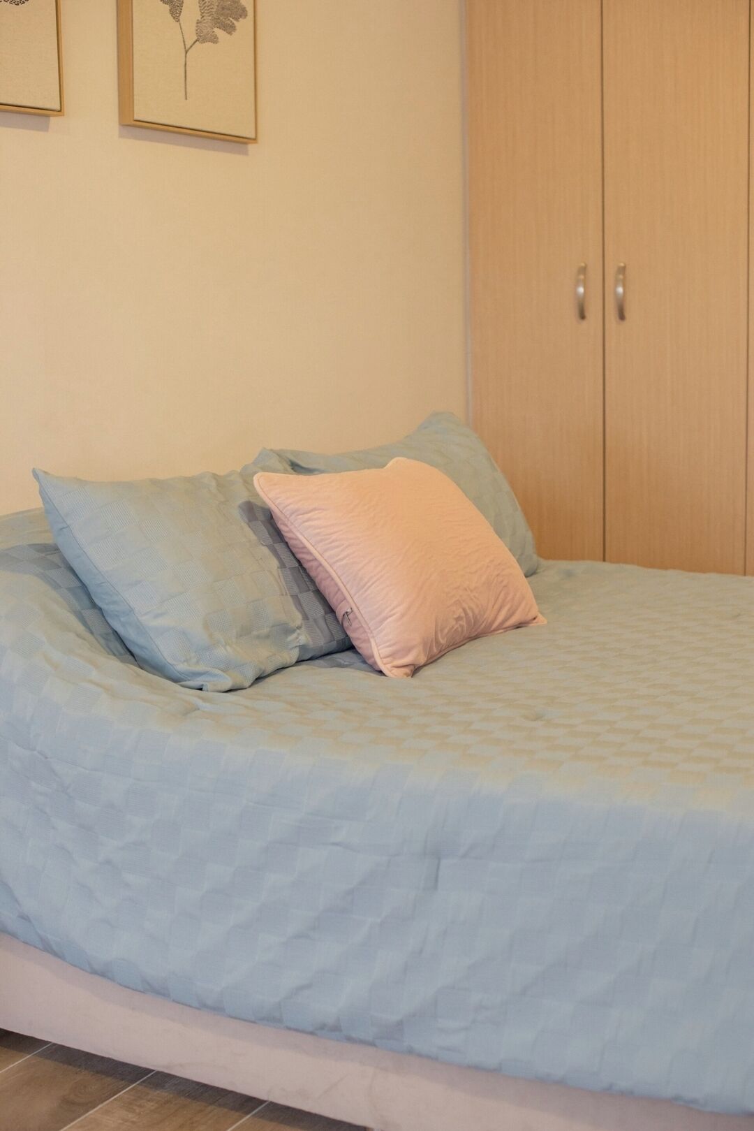 2 bedrooms, bed sheets