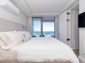 2 bedrooms, WiFi, bed sheets - Luxury 2-bed NEW OCEAN FRONT Villa on Cliff Path Whale Watch with Pool and AC (Hermanus)