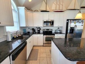 Private kitchen - Ocean City 8BR 4BA Retreat -First & Top Floor / Walk to Beach / Sleeps 22 (Ocean City)