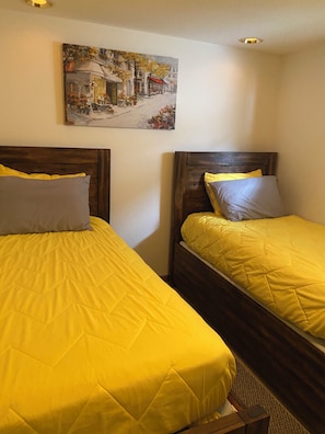 Room - 3-bedroom house at beautiful Lake Wabaunsee (Alma)