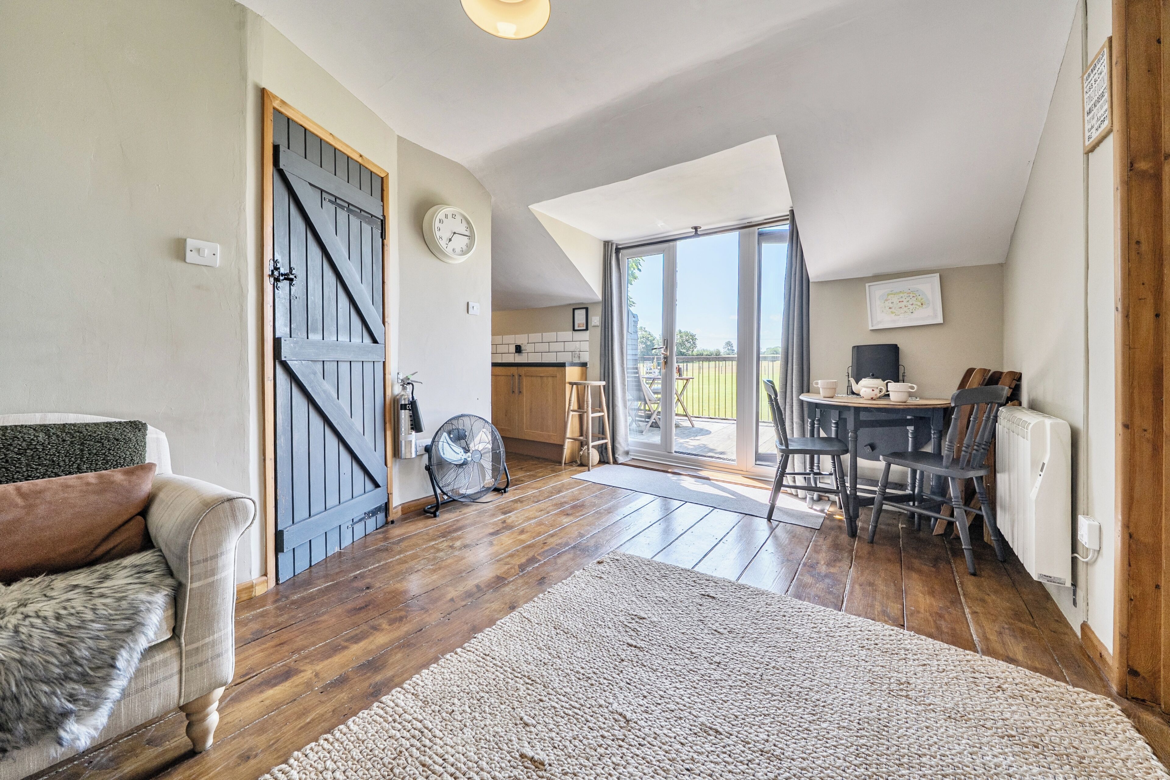 Hayloft-sleeps 3-with Enclosed Terrace - Dereham