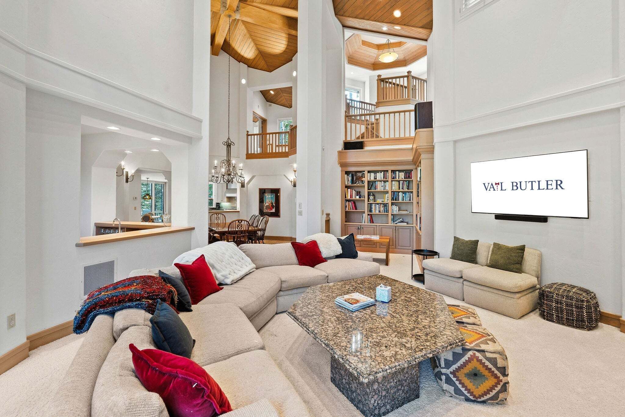 Spacious 5br Vail Retreat With River Views And Fireplace - Vail, CO