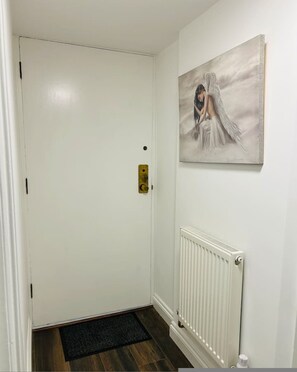 House - 1 bed apt Close to Town Centre Train Station (Northampton)