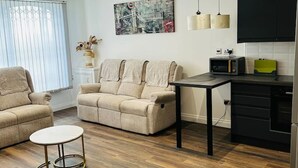 House - 1 bed apt Close to Town Centre Train Station (Northampton)