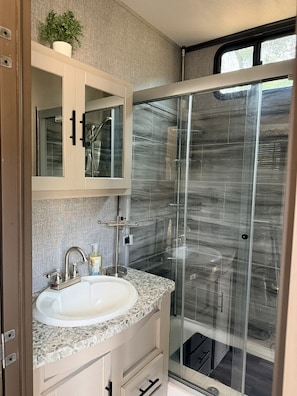 Bathroom - Destination Trailer on a 100 acre working Cattle Ranch with all comforts of home (Coulterville)