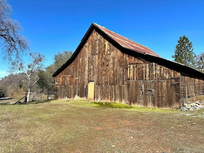 Exterior - Destination Trailer on a 100 acre working Cattle Ranch with all comforts of home (Coulterville)