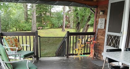 Peaceful lakeside, Mid-century Cottage in the Allegany Hills and Amish country.