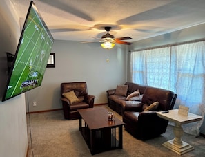 Living area - Fantastic place
Minutes to University,Medical centers, Downtown, Kinnick stadium (Iowa City)