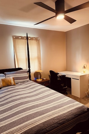 Iron/ironing board, WiFi, bed sheets - Fantastic place
Minutes to University,Medical centers, Downtown, Kinnick stadium (Iowa City)