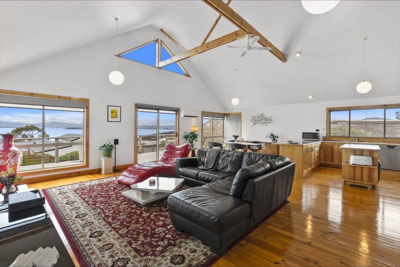 Peaceful Timber Retreat With Serene Views - タスマニア