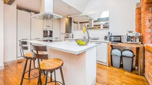 Unclassified image, 3 of 9, button - Unique apartment in Cardiff (Pontcanna)