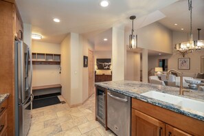 A modern kitchen with granite countertops, stainless steel appliances, and a built-in dishwasher. - Cascades at EagleRidge Stuart 4 | Hot Tub | AC | Walk to Resort (Steamboat Springs)