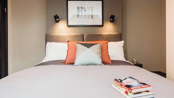 Desk, iron/ironing board, WiFi, bed sheets