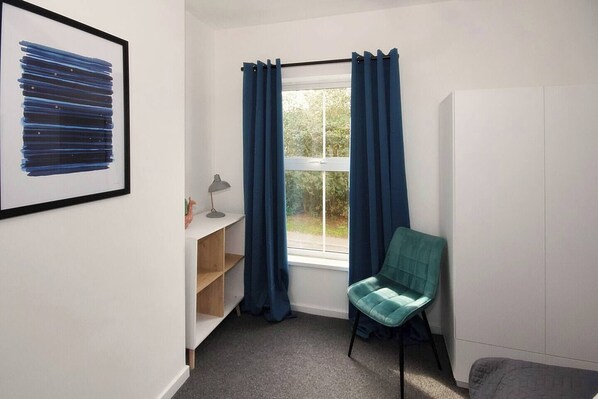 Interior - #34 Two bed apt Private Parking Stylish & homely (Two Gates)