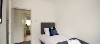 #34 Two bed apt Private Parking Stylish & homely