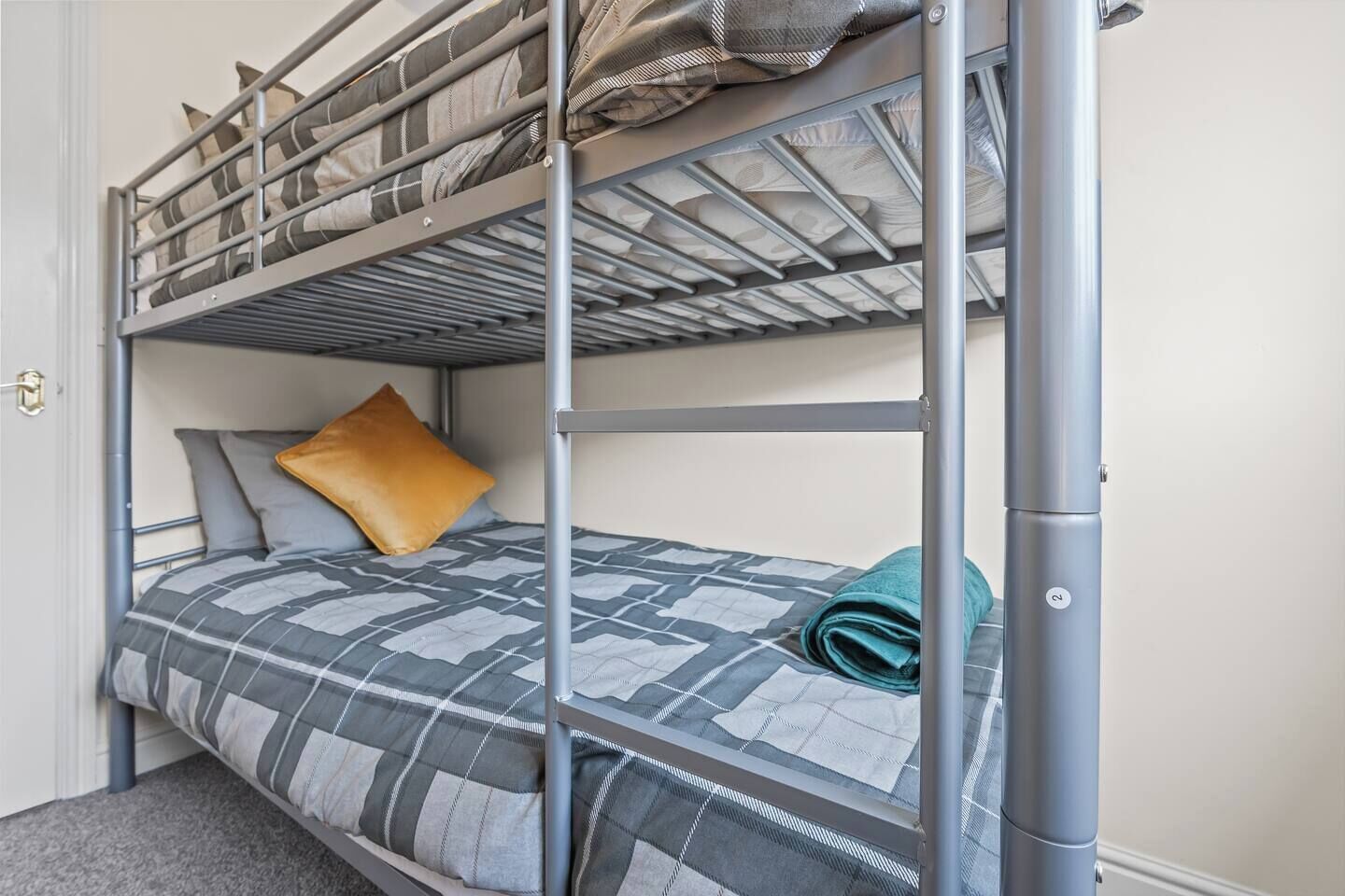 3 bedrooms, desk, iron/ironing board, travel cot