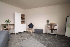 Interior - #33 Beautiful 2 bed apt Tamworth Private Parking (Two Gates)