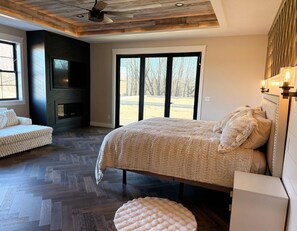 Room - Private Spacious 20 Acre Luxury Estate with Wellness Room close to River Towns (Beldenville)