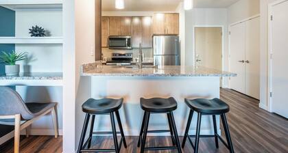 Landing Chic 1bd, Courtyard, Gym