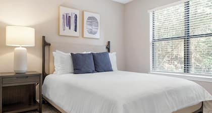 Landing Beautiful 1bd, Gym, Clubhouse