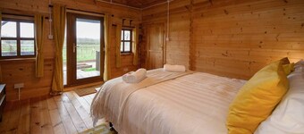 #67 Private Hot Tub Reindeer Lodge retreat